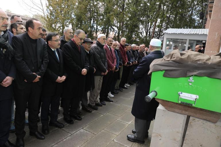 Bakan Özhaseki, gıda zehirlenmesinden ölen dernek başkanının cenazesine katıldı