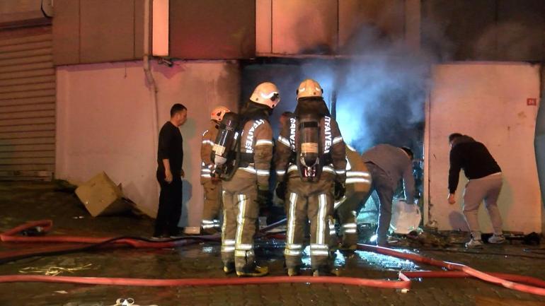 Ataşehirde 4 katlı iş merkezi alev alev yandı