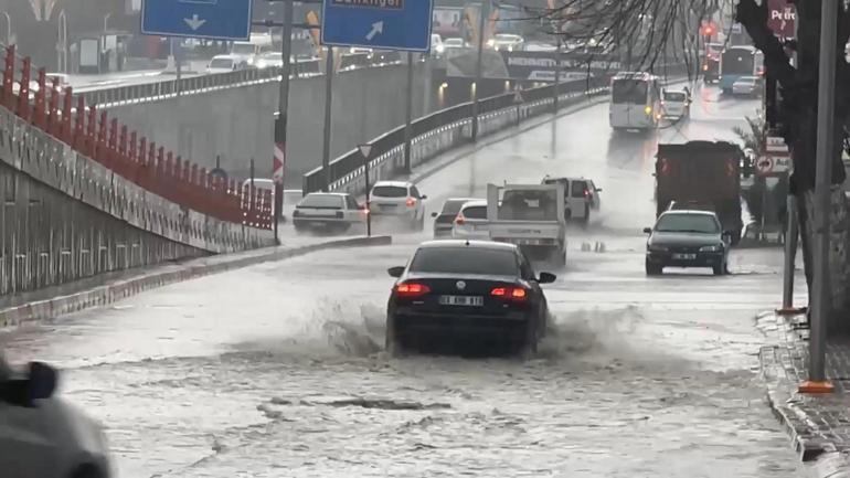 Şanlıurfa’da yıldırım düşme anı kamerada