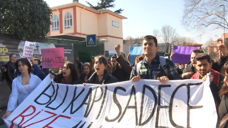 İstanbul Üniversitesi öğrencilerinden protesto