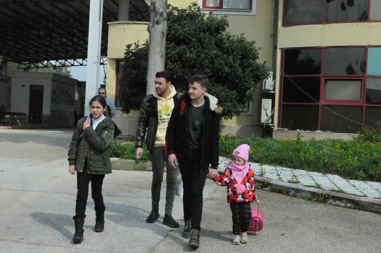 Depremde ailesini kaybeden çocuklar, Suriyedeki dedelerine kavuştu