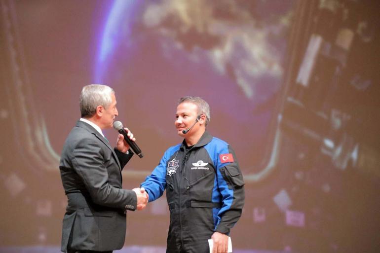 İlk Türk astronot Gezeravcı, Gaziantep’te gençlerle bir araya geldi