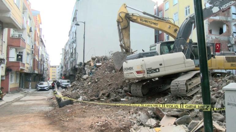 Zeytinburnunda yıkım sırasında yandaki apartmanın duvarı hasar aldı