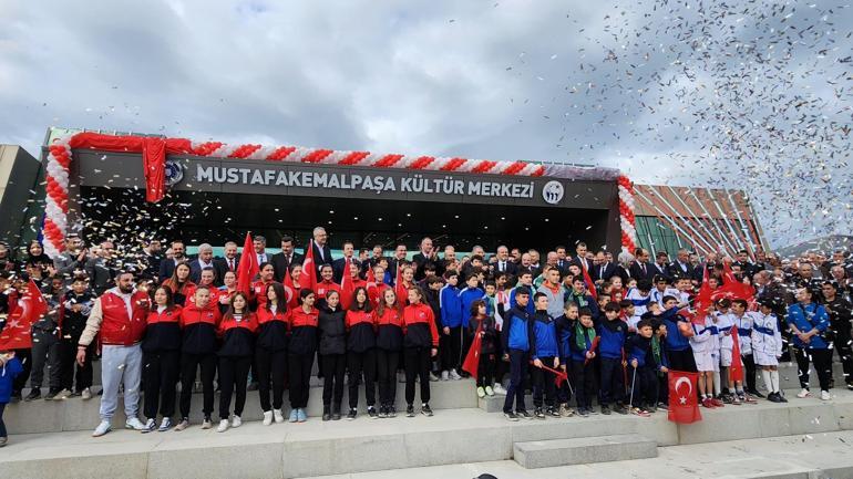 Bakan Bak: Cumhurbaşkanımız liderliğinde Türkiye Cumhuriyeti spor devrimi gerçekleştirmektedir