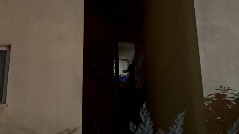 Ümraniyede 10 katlı apartmanda yangın: 2 kişi dumandan etkilendi