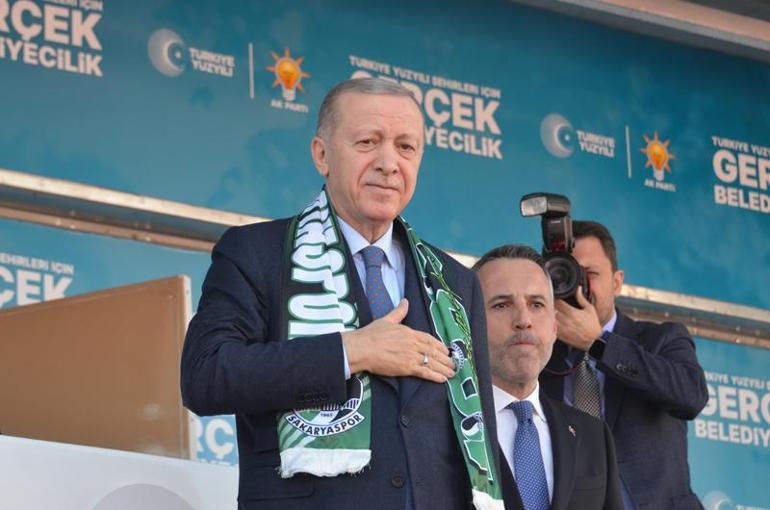 Cumhurbaşkanı Erdoğan: Türkiyenin ikinci büyük partisi saç saça baş başa kavga ediyor