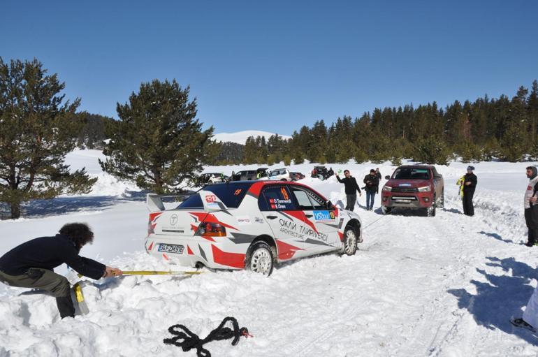 Karsta düzenlenen Kar Ralli Şampiyonasında ilk gün tamamlandı