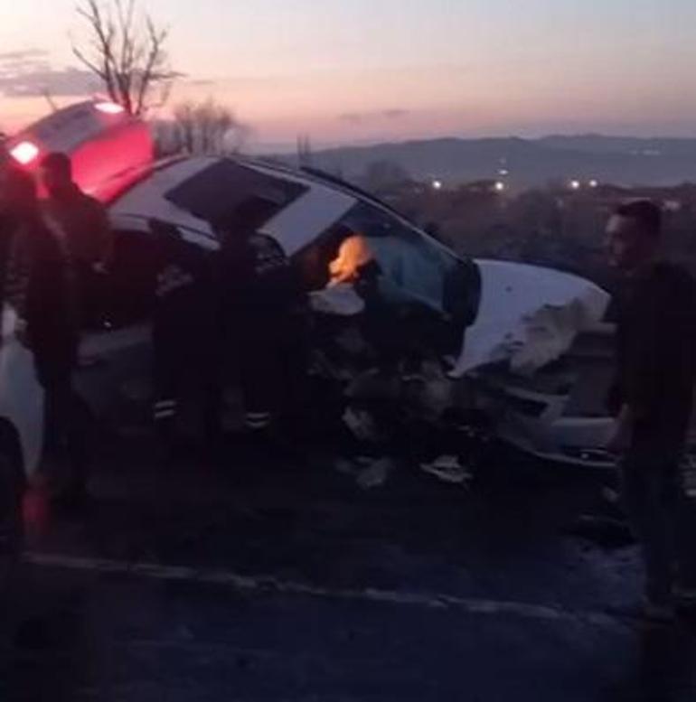 Ankarada çarpışan otomobillerden biri bariyerlere saplandı; anne- baba öldü, kızları yaralandı
