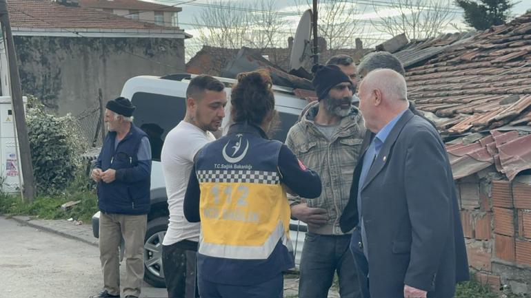 Ataşehir’de sürücüsünün kontrolünden çıkan hafif ticari araç eve girdi