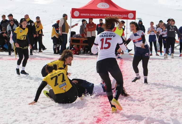 Ispartada Kar Ragbi Şampiyonası düzenlendi