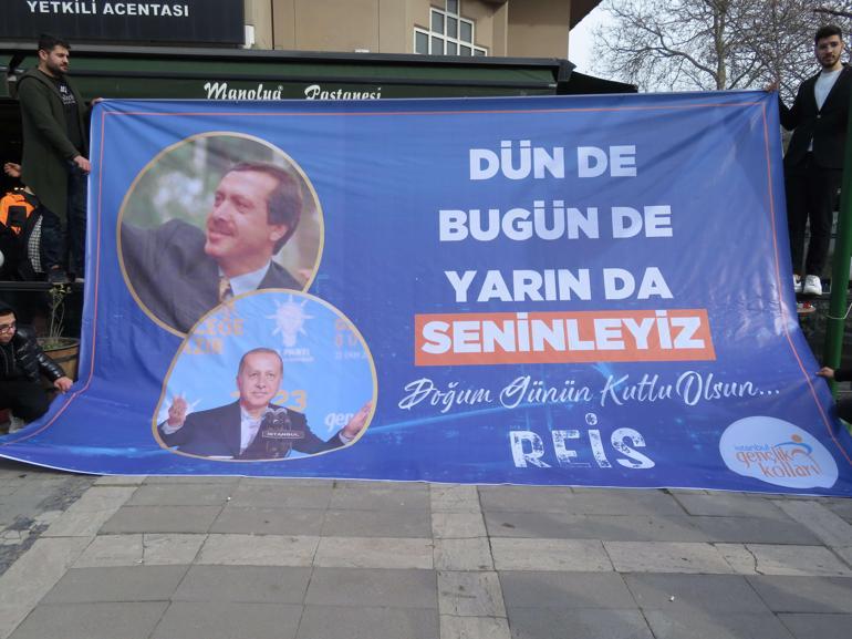 Cumhurbaşkanı Erdoğana evinin önünde doğum günü sürprizi