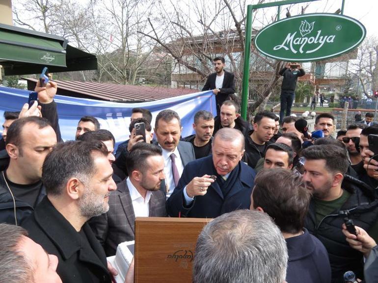 Cumhurbaşkanı Erdoğana evinin önünde doğum günü sürprizi