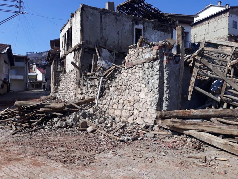 Şehit Karacanın babaevinin yeniden inşası için çalışma başladı