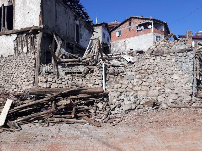 Şehit Karacanın babaevinin yeniden inşası için çalışma başladı