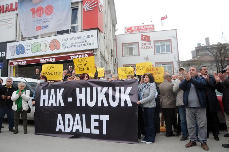 Edirnede CHP İl Başkanlığı önünde, adayımızı geri istiyoruz eylemi