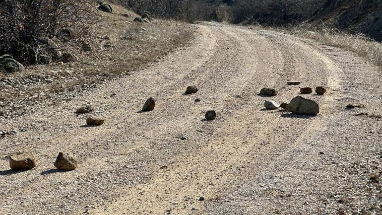 Köylerine katı atık tesisi istemeyen köylüler yol kapattı, nöbete başladı