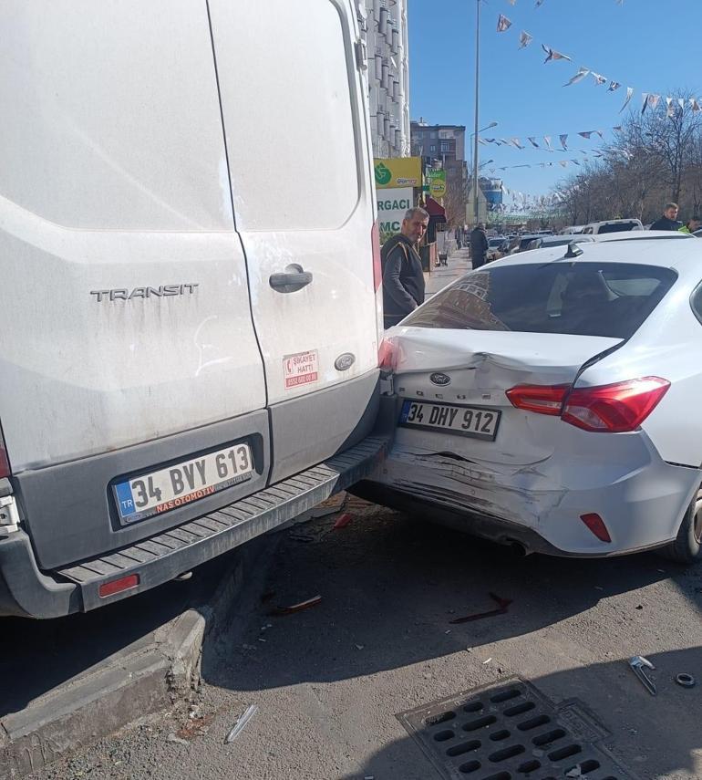 Diyarbakırda 2 minibüs kafa kafaya çarpıştı: 3ü ağır, 8 yaralı