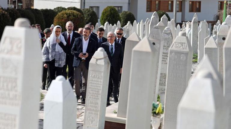 Bakan Güler, Bosna Hersek’te Kovaçi Şehitliğini ziyaret etti