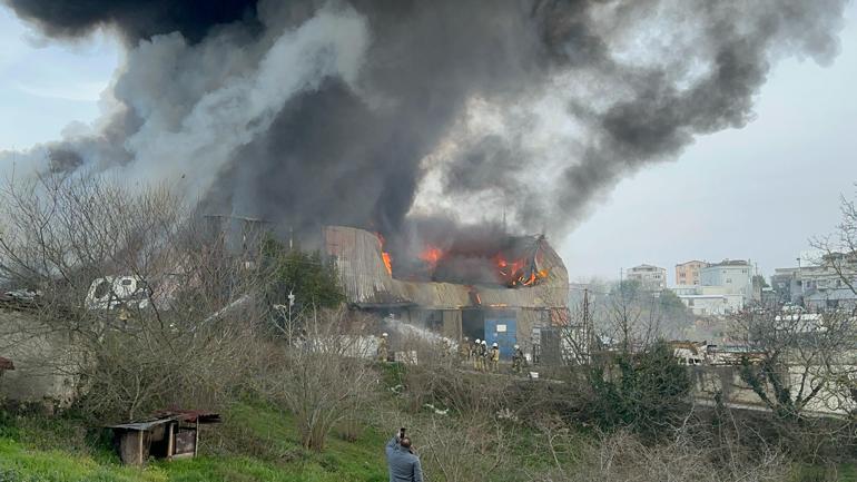 Beykoz’da 3 katlı işyeri alev alev yandı