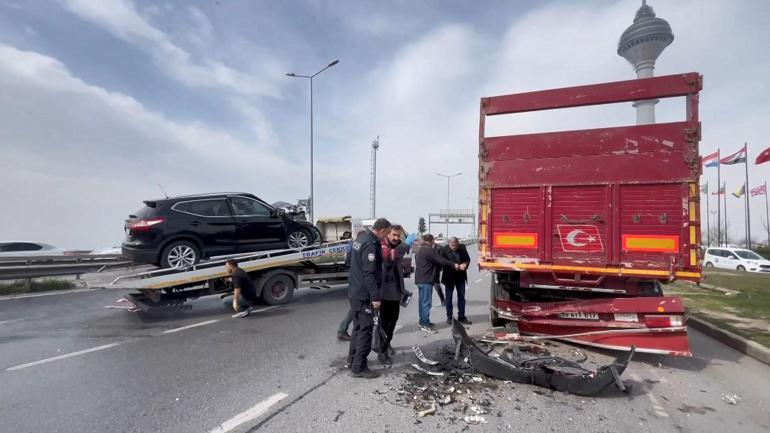 Büyükçekmecede TIRa arkadan çarpan otomobilin sürücüsü öldü