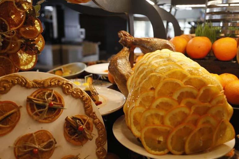 Dalında kalan portakalla yapılan Adana kebabı ve pideye tam not