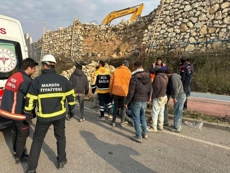Mardinde hastane inşaat bölgesinde istinat duvarı çöktü: 2 yaralı