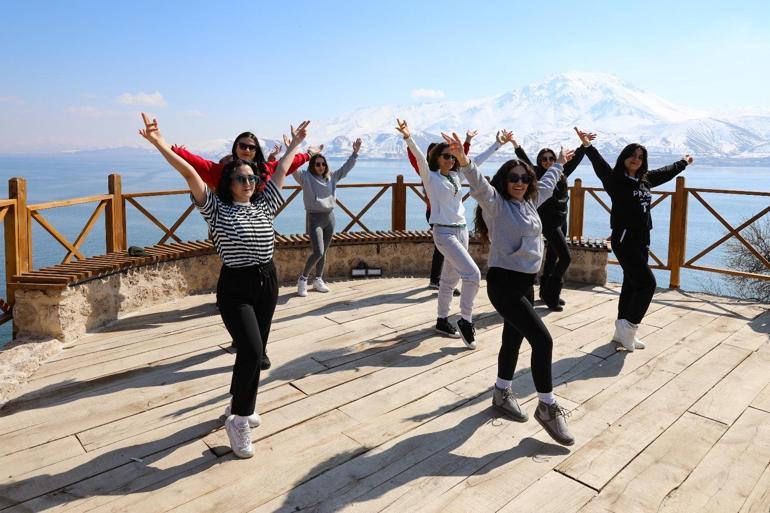 Vanda kadınlar, Akdamar Adasında spor yaptı