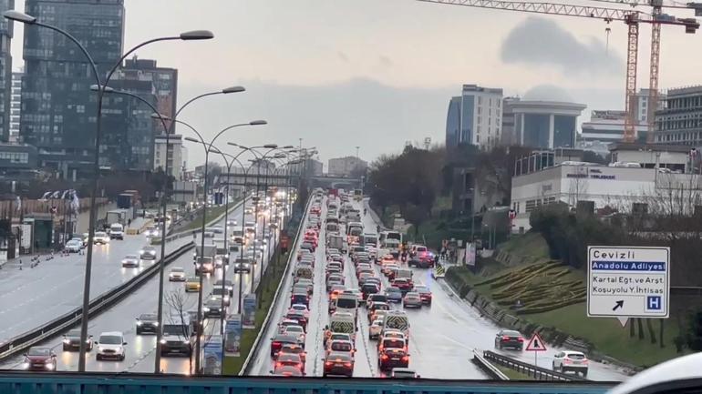 İstanbul’da trafik yoğunluğu sabah saatlerinde yüzde 80’e ulaştı