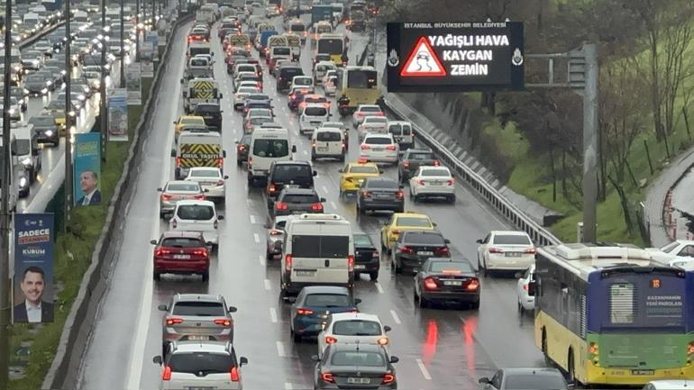 İstanbul’da trafik yoğunluğu yüzde 89’a ulaştı