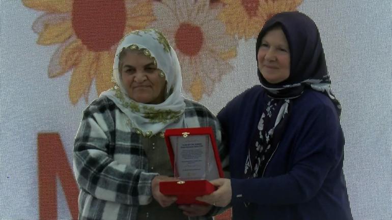 AK Parti Bayrampaşa Adayı Bayraktar, 8 Mart Dünya Kadınlar Gününde Şehit Astsubay Esma Çeviki unutmadı