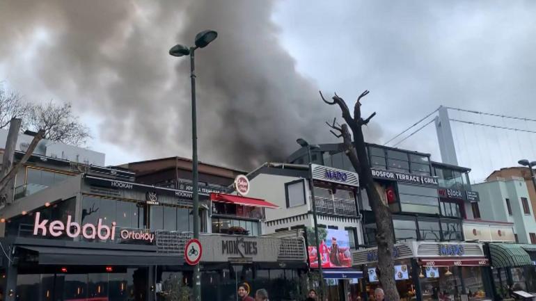 Ortaköyde yangın paniği; iki katlı iş yeri alev alev yandı