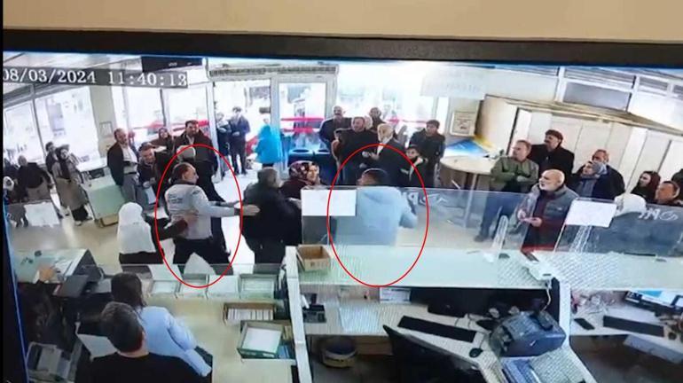 PTT şubesinde güvenlik görevlisinin bıçaklandığı kavga kamerada