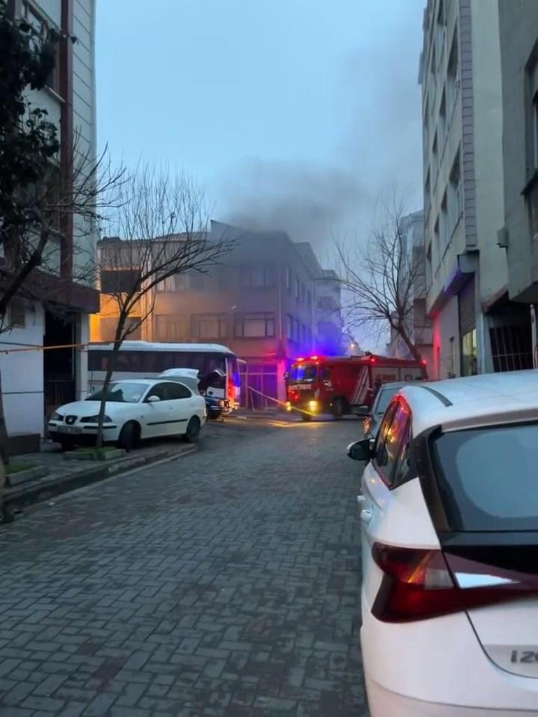 Bayrampaşada mahalleli ile kavga eden hurdacılar, hurdaları yaktı