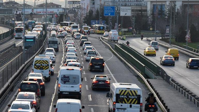 İstanbulda ilk iftar öncesi trafik yoğunluğu yüzde 74e ulaştı