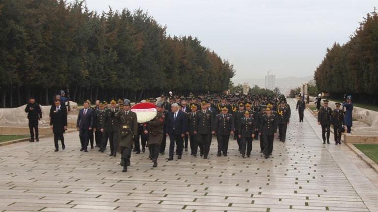 Kara Harp Okulu öğrencileri, Anıtkabiri ziyaret etti