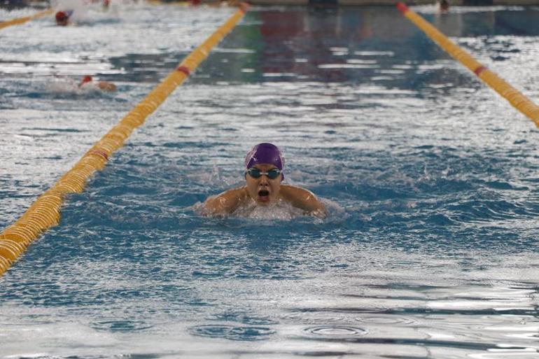 Boğulma tehlikesi geçirip yüzmeye başlayan işitme engelli Ahmetin hedefi, Avrupa Şampiyonası