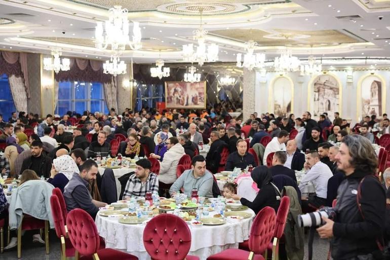 Bakan Bayraktar, Sultangazide belediye personeliyle iftar yaptı
