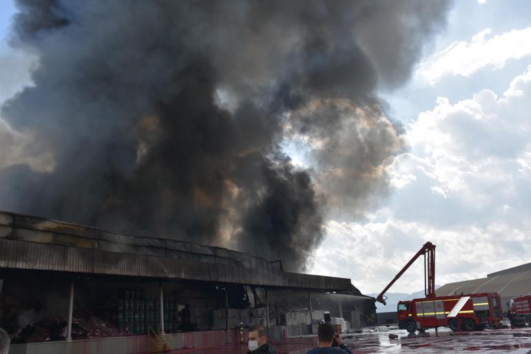 Kemalpaşada soğuk hava deposunda yangın