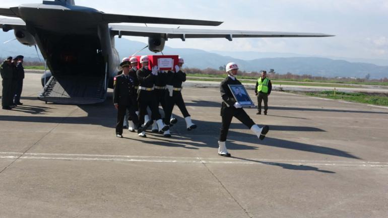 Türk Yıldızlarına ait uçağın düşmesi ile şehit olan Güven, son yolculuğuna uğurlandı