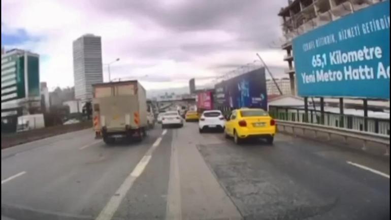 Kadıköy D-100 karayolunda zincirleme kaza araç içi kamerasında