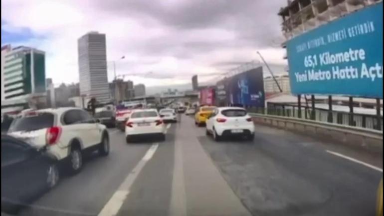 Kadıköy D-100 karayolunda zincirleme kaza araç içi kamerasında