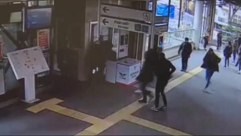 Kadıköy, Göztepe Marmaray İstasyonu’nda kadın çalışana bıçaklı saldırı