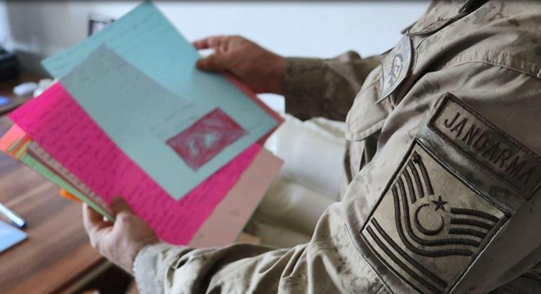 Çorumlu ilkokul öğrencilerinden İran sınırındaki askerlere mektup