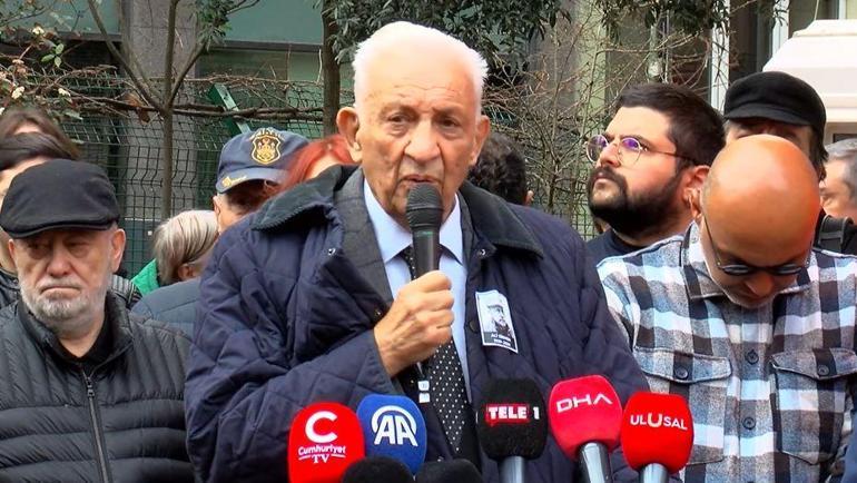 Gazeteci Ali Sirmen için Cumhuriyet Gazetesi önünde tören