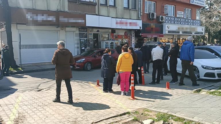 Kar payı vaadiyle altın ve dövizlerini alan kuyumcuların kaçtığı iddiasıyla şikayetçi oldular