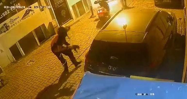 Zeytinburnunda motosiklet sürücüsü sahipli yavru köpeği sokaktan alıp kaçtı