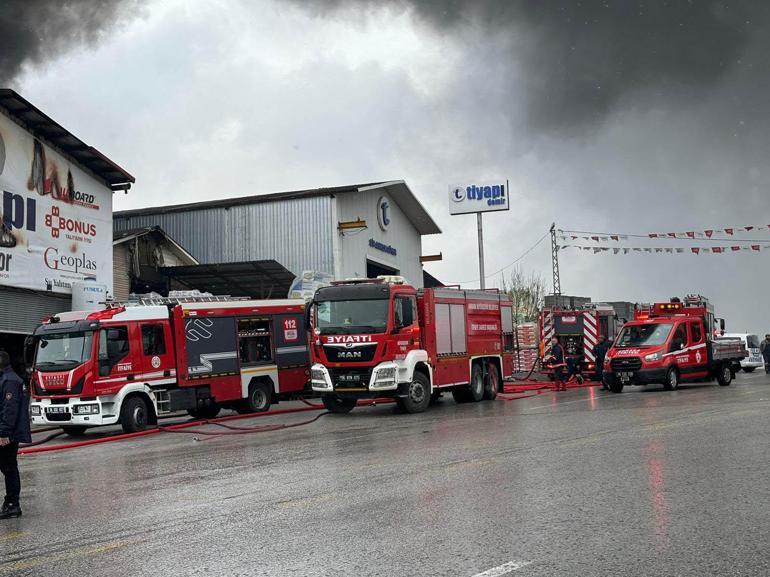 Ankarada yapı malzemeleri satılan iş yerinin deposunda yangın