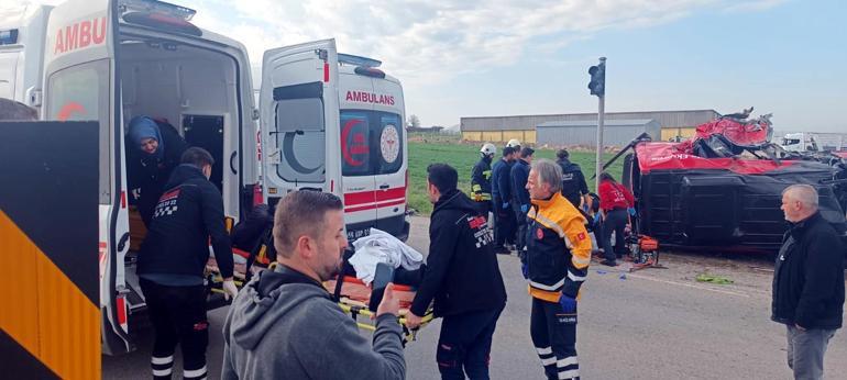 Tekirdağ’da TIR ile yolcu minibüsü çarpıştı: 5 ölü, 10 yaralı