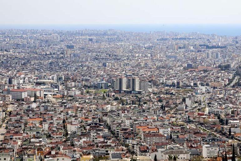 Antalyada günlüğü 3 bin liraya inşaat işçisi bulunamıyor
