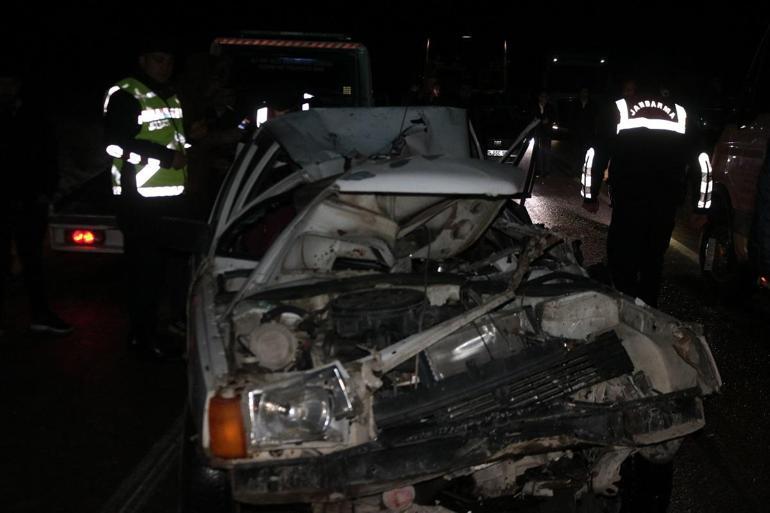 Nevşehirde buzlanan yolda 14 araç birbirine girdi: 7 yaralı